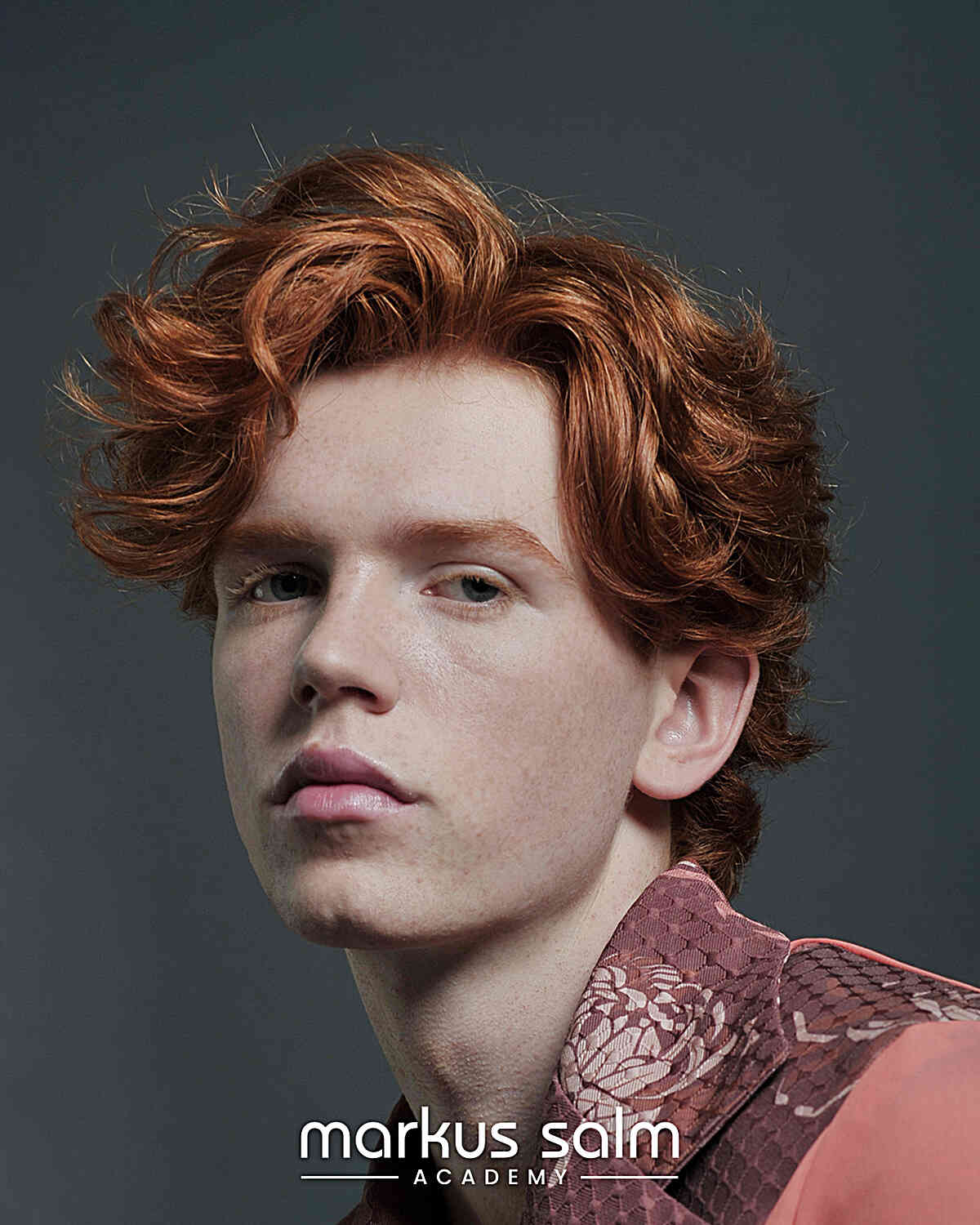 Wavy medium-length hair in copper brown
