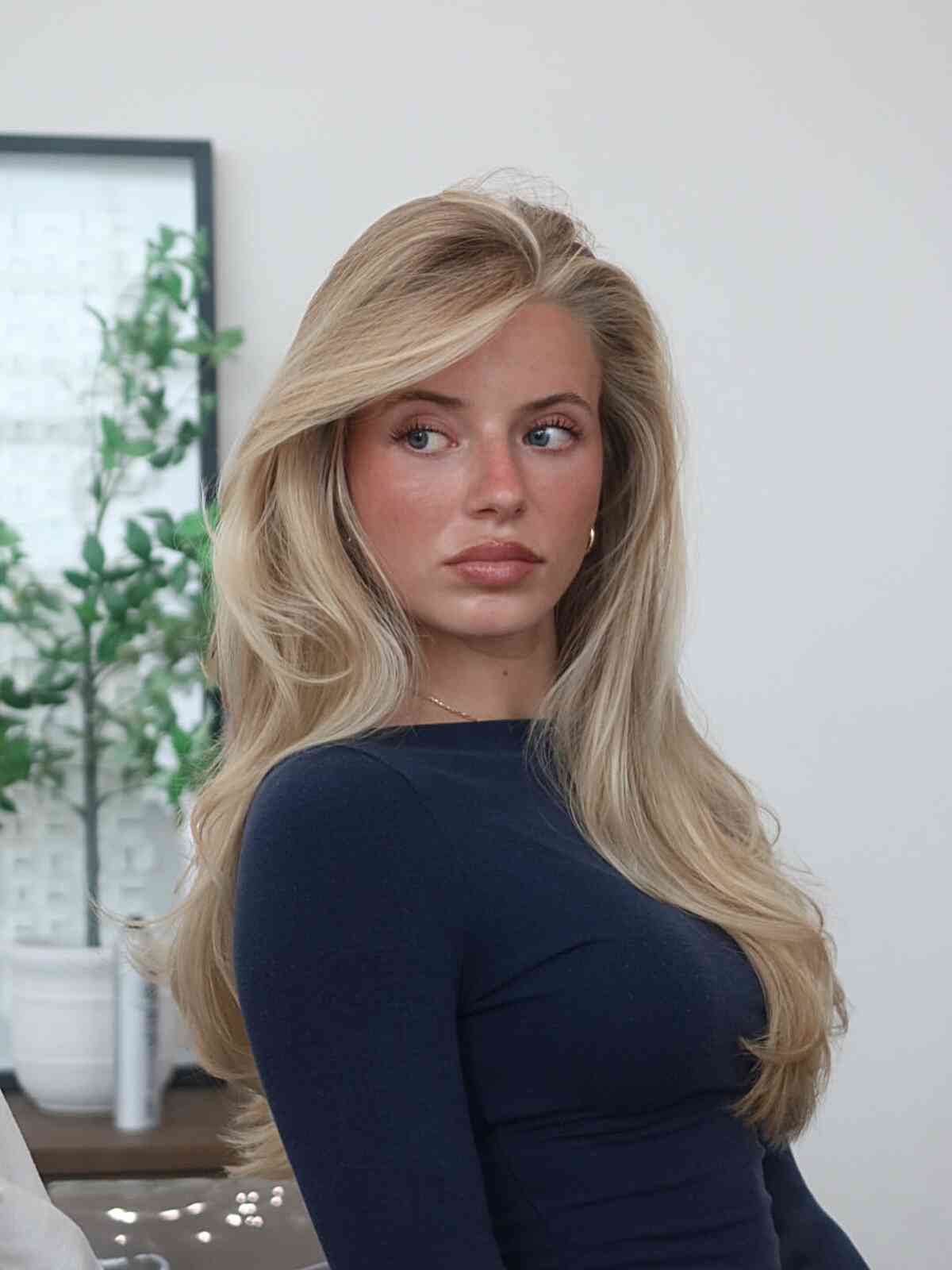 Very long beige blonde waves with soft feathering.