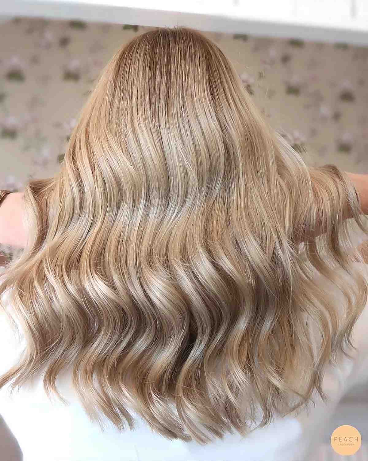 Light beige blonde long waves with soft S-shaped movement.