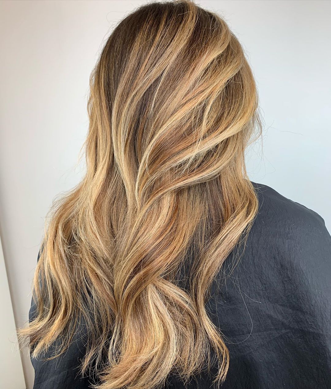 Long dimensional beige blonde ribbons with soft waves.