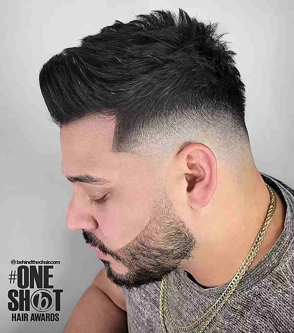 Short lifted top with faded sides and rounded shape.